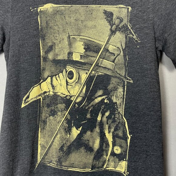 Plague Doctor T-Shirt Short Sleeves Gray Graphic Tee Beaked Healer Mask Top - Picture 2 of 8